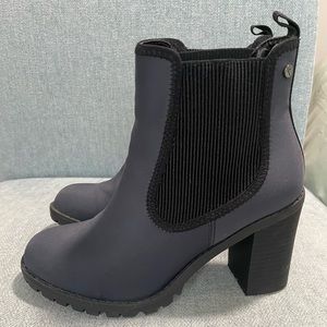 Simply Vera Wang heel booties size 7
